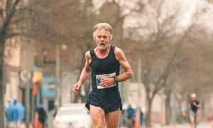 Runner Canada chạy marathon sub3 trong 5 thập kỷ Runner Canada chạy marathon sub3 trong 5 thập kỷ