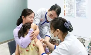 Tiêm vaccine cho con trước thềm năm học mới