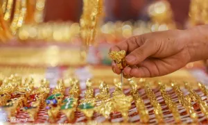 Nhân viên tiệm vàng lừa ông bà chủ 3 tỷ đồng trong một ngày