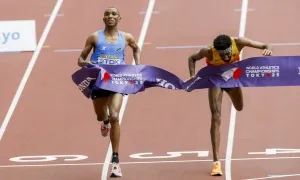 VĐV Tanzania vô địch marathon thế giới nhờ 0,03 giây